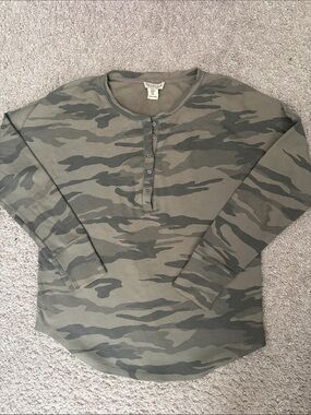 🔥Rachel Zoe Camo Waffle Knit Henley Top - Olive & Gray